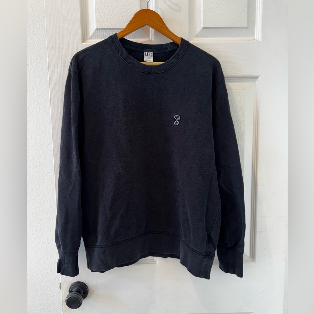 UT kaws x peanuts Snoopy Uniqulo sweatshirt